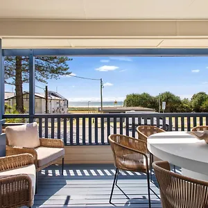 bilinga-beachfront-house.queenslandhotels.net/